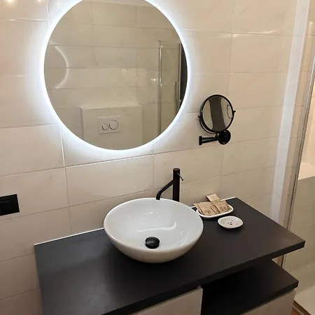 埃米利亚纳酒店 3* Villadossola