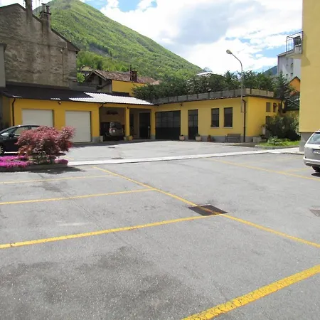 埃米利亚纳酒店 Villadossola